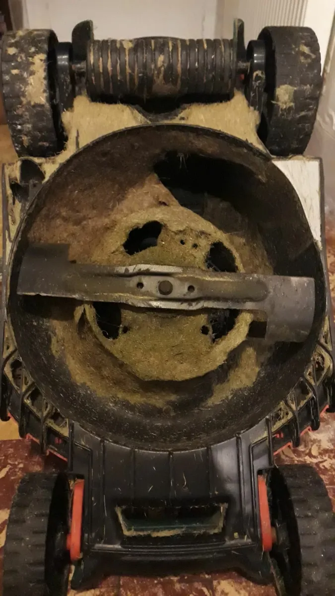 Bosch Rotak 34 Lawnmower - Image 3