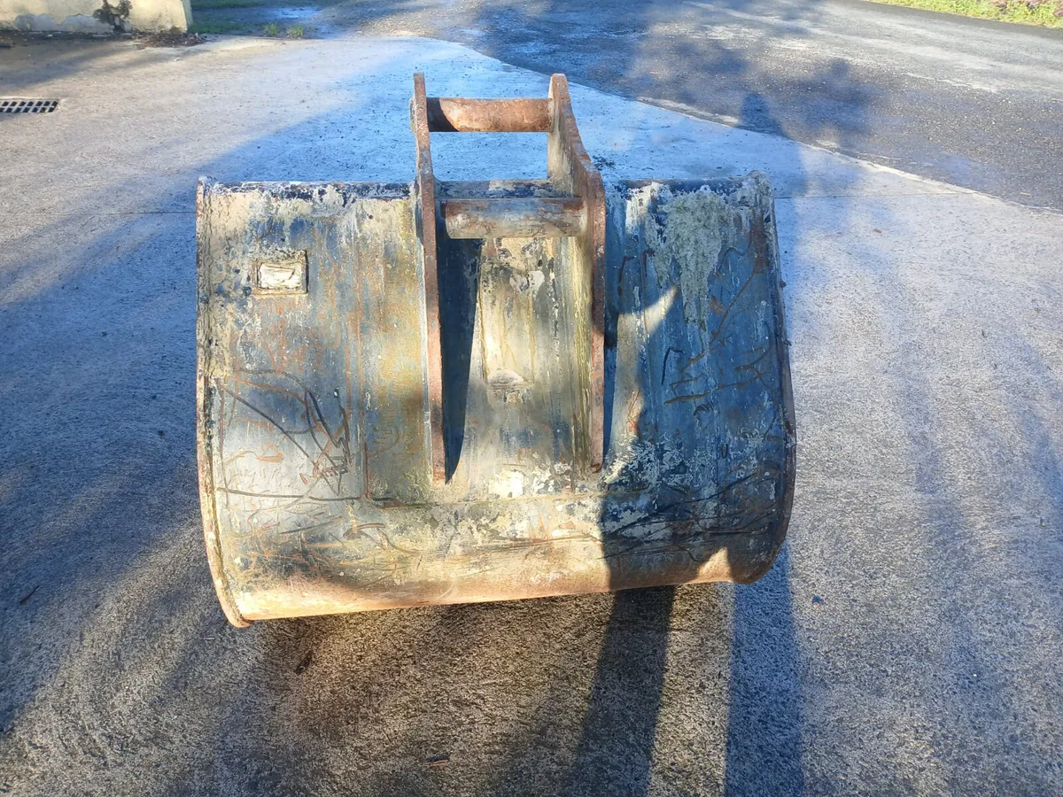 Strickland concrete bucket on 65mm pins - Image 2