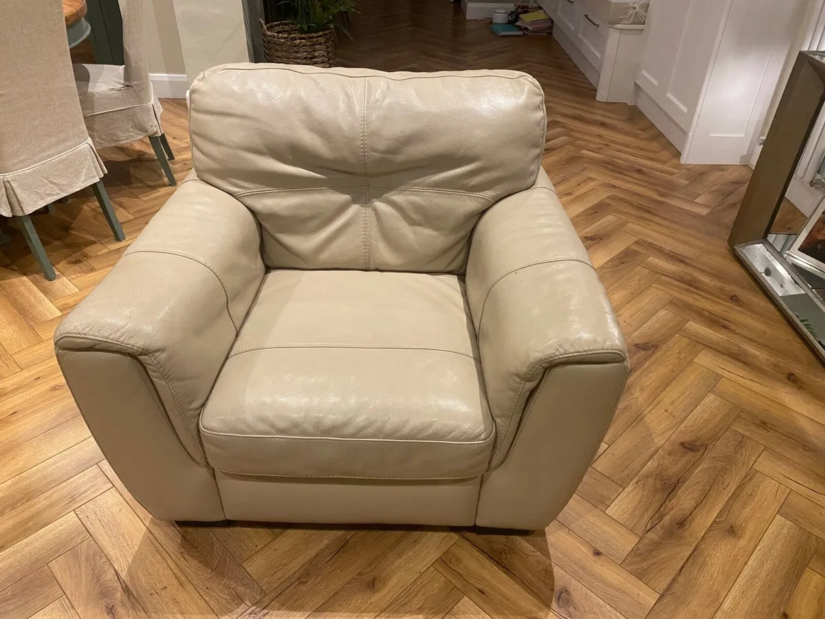 Large cream leather couch and armchair - Image 3