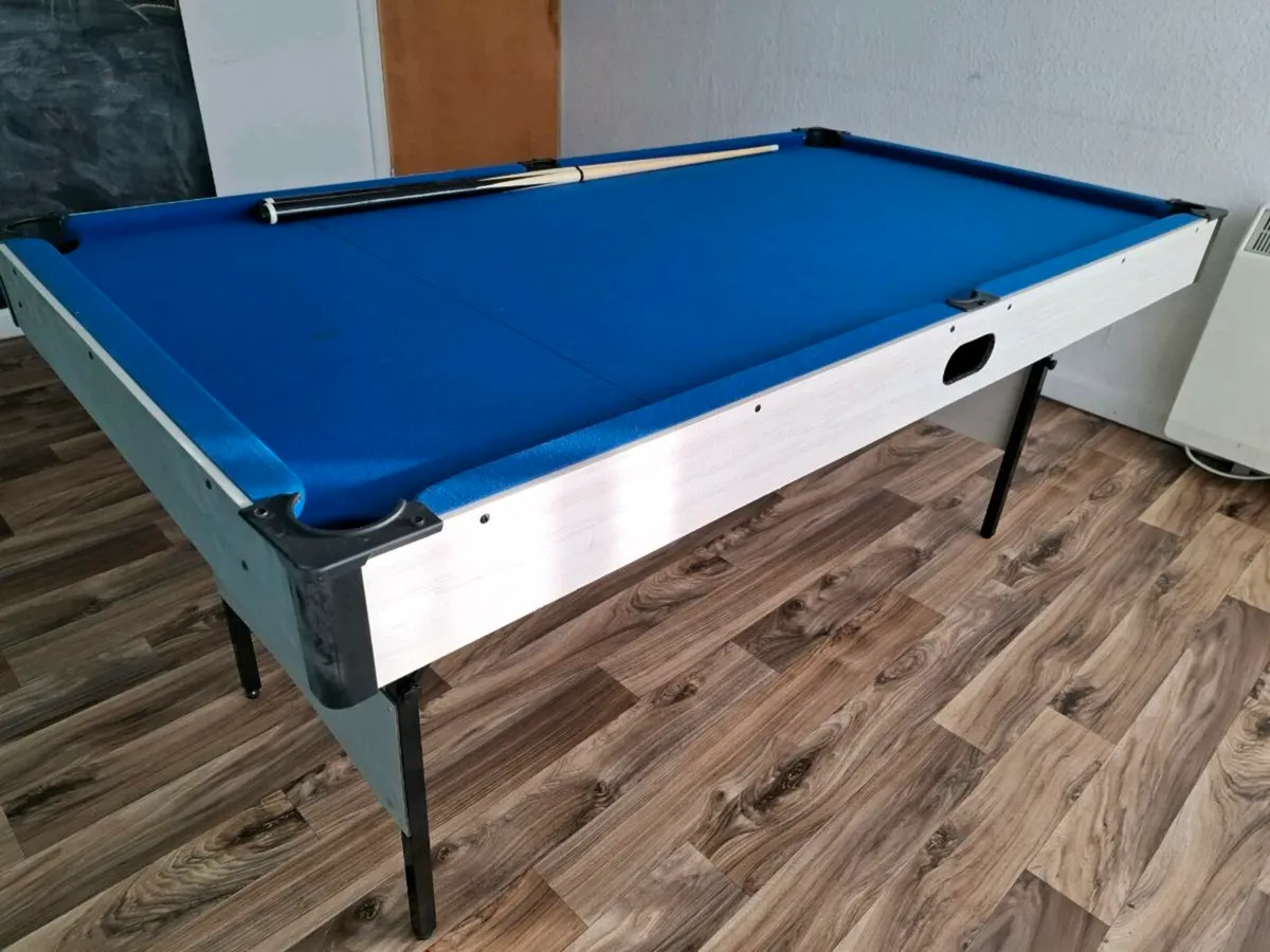 Pool table - Image 1