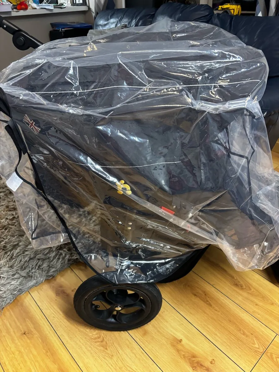 Out n about double - Image 2