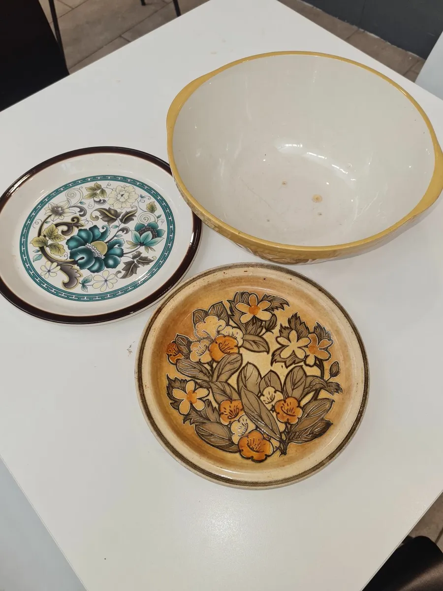 Old mixing bowl, dishes - Image 2