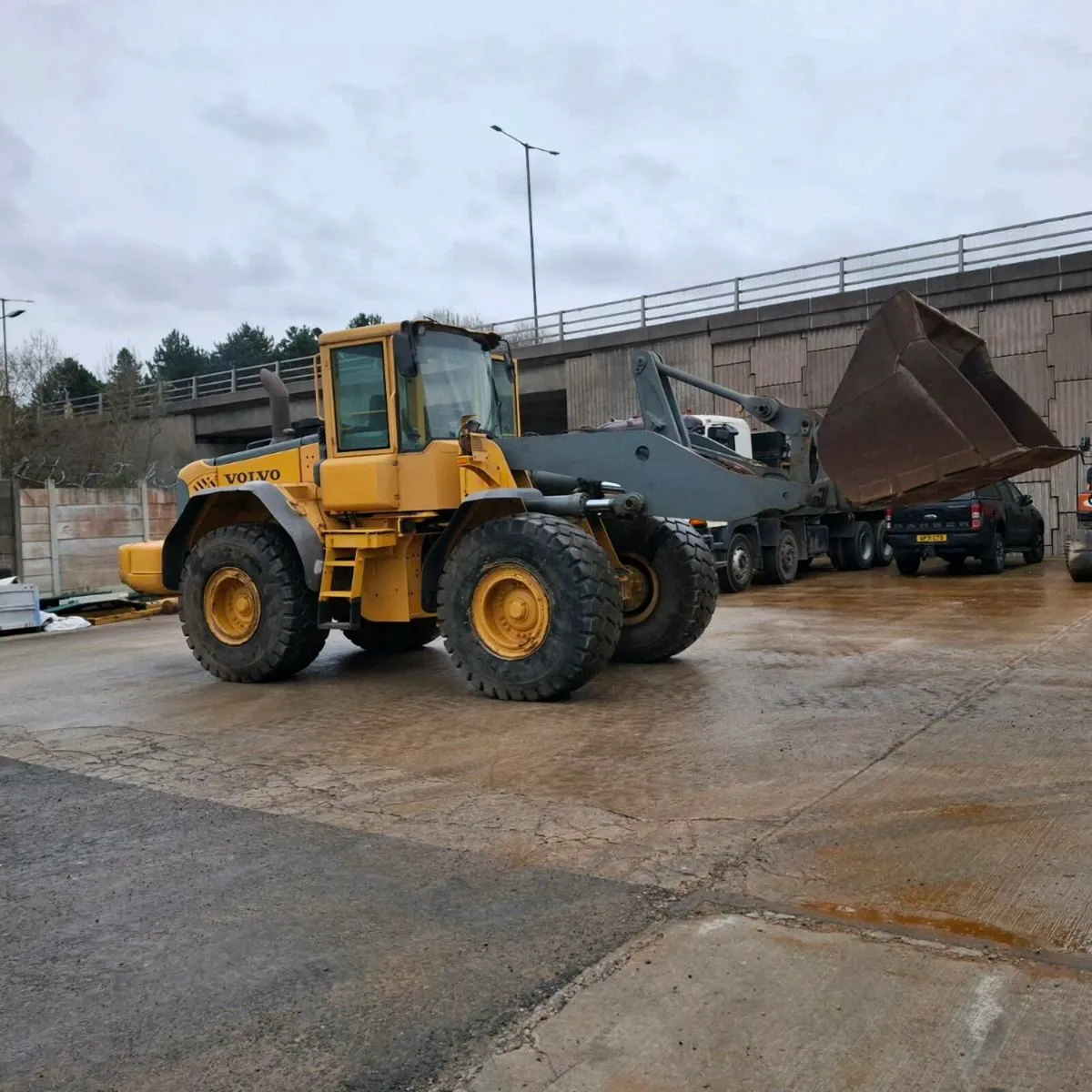 Volvo L120E year 2006 - Image 1