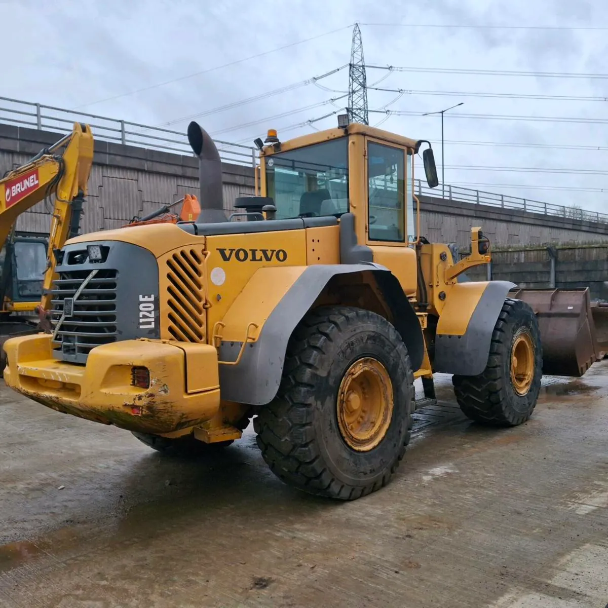 Volvo L120E year 2006 - Image 3