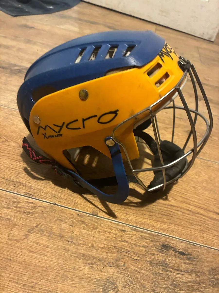 Hurling Helmet - Image 1