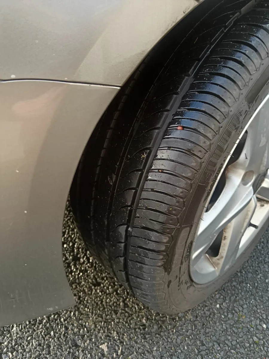 Volkswagen Passat 2012 - Image 3