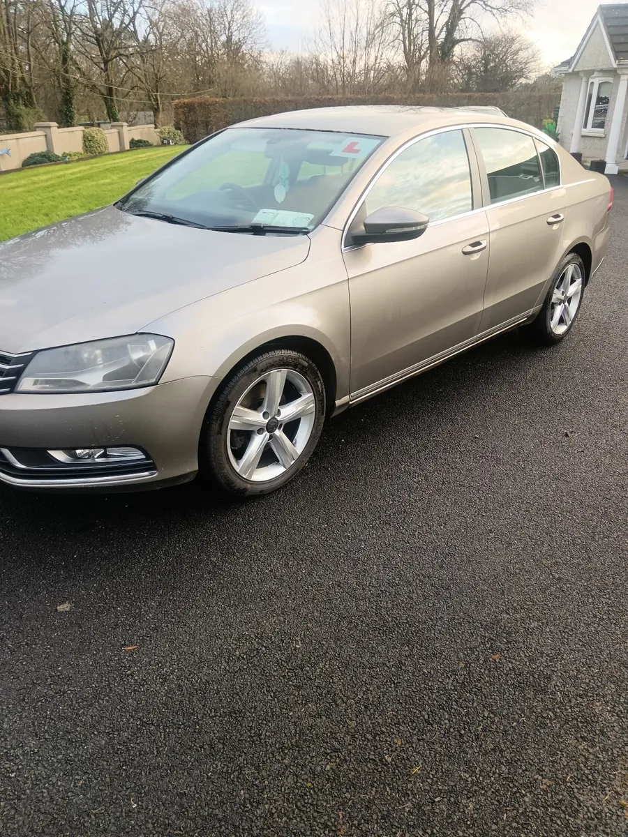 Volkswagen Passat 2012 - Image 2
