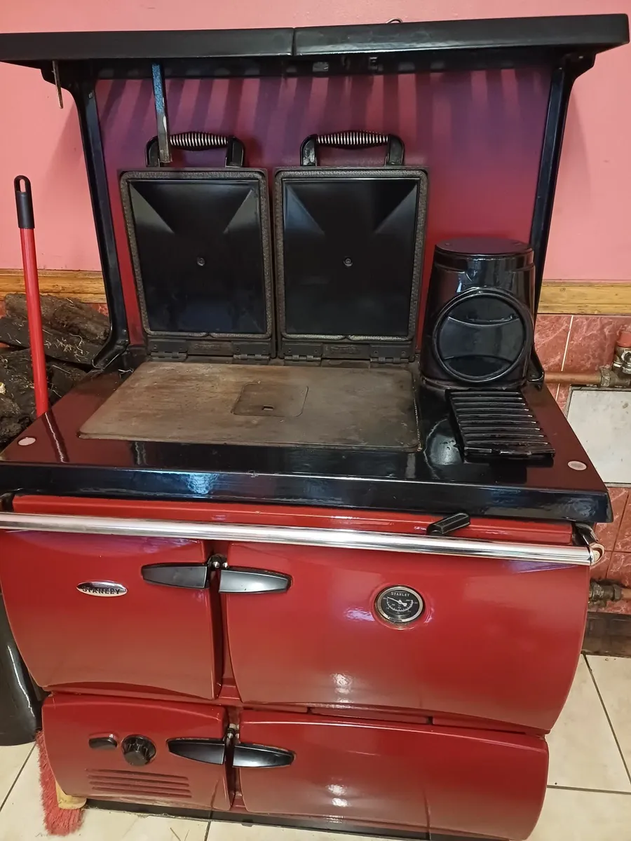 Stanley Donard solid fuel range - Image 1