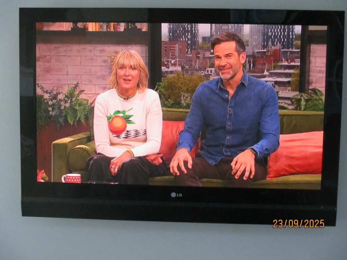 LG TELIVISION - Image 2