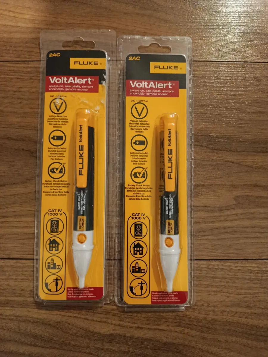 Fluke non-contact voltage detector - Image 1