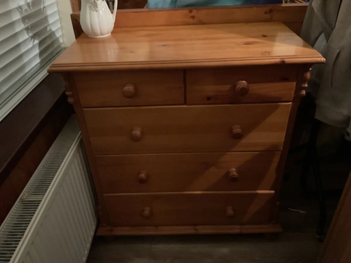 Large pine chest of drawers - Image 2