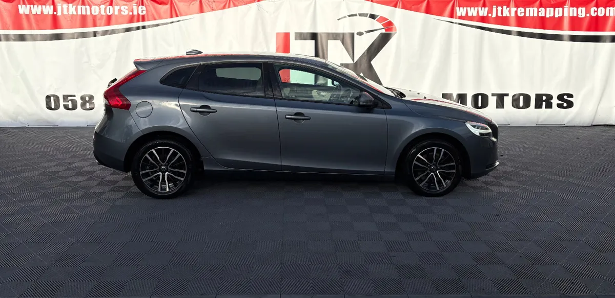 Volvo V40 2019 - Image 4