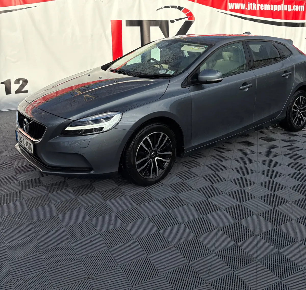 Volvo V40 2019 - Image 1