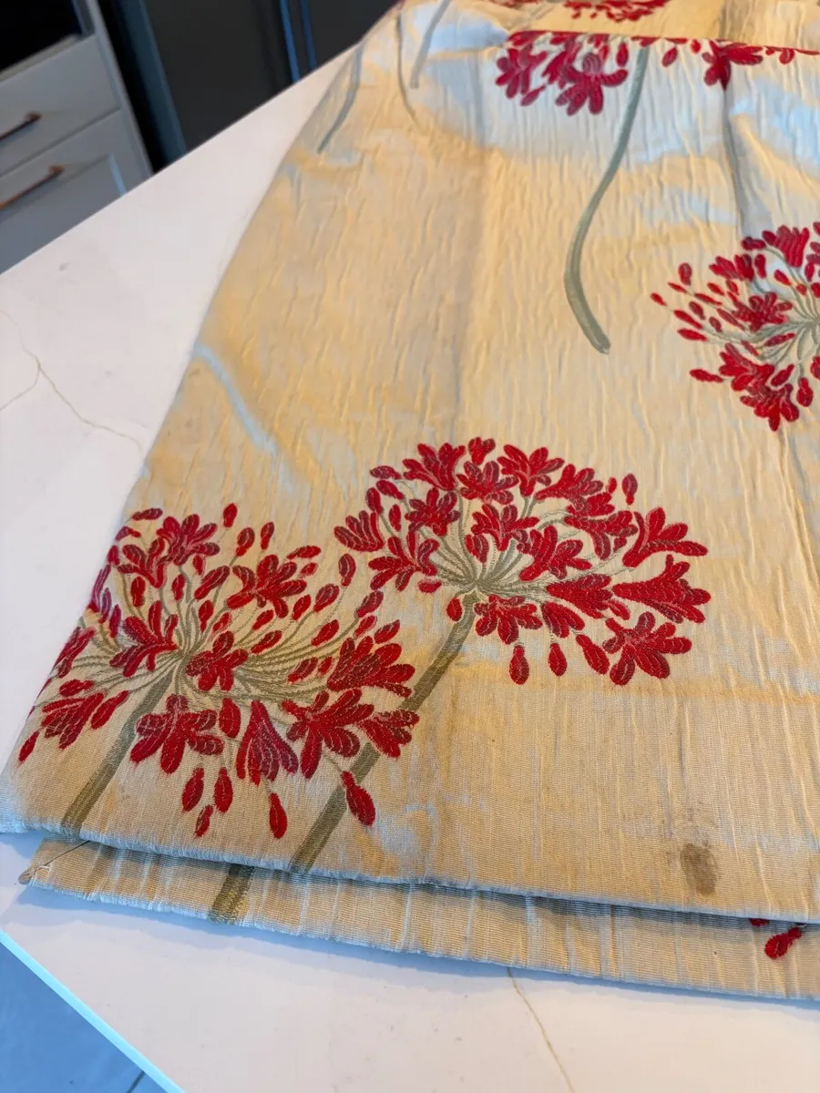 Pair of full length heavy curtains - Image 1