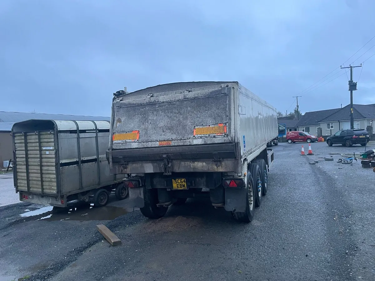 2010 Wilcox tipping trailer - Image 1