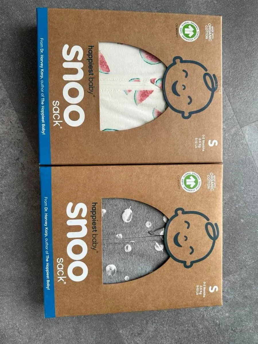 Snoo Happiest Baby Cot Smart Sleep with new socks - Image 2