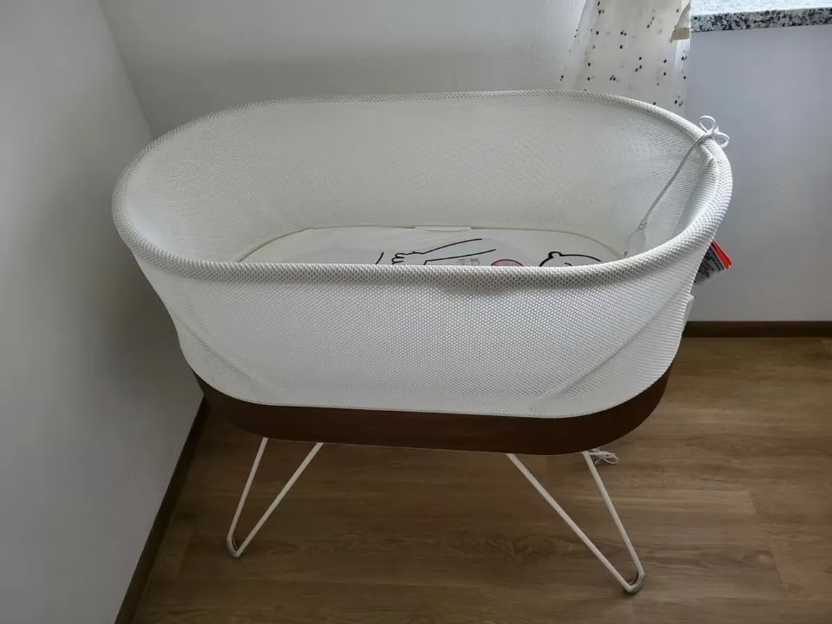 Snoo Happiest Baby Cot Smart Sleep with new socks - Image 4