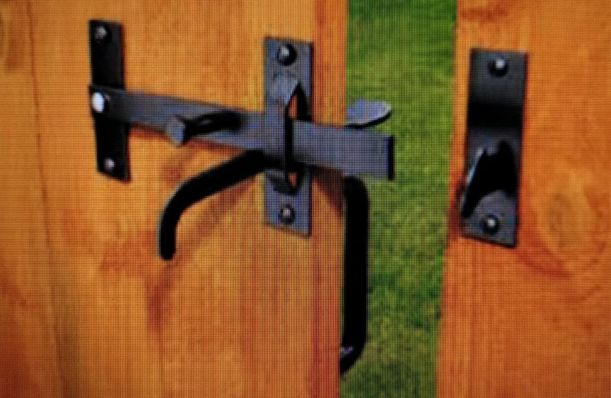 Suffolk door latch - Image 2