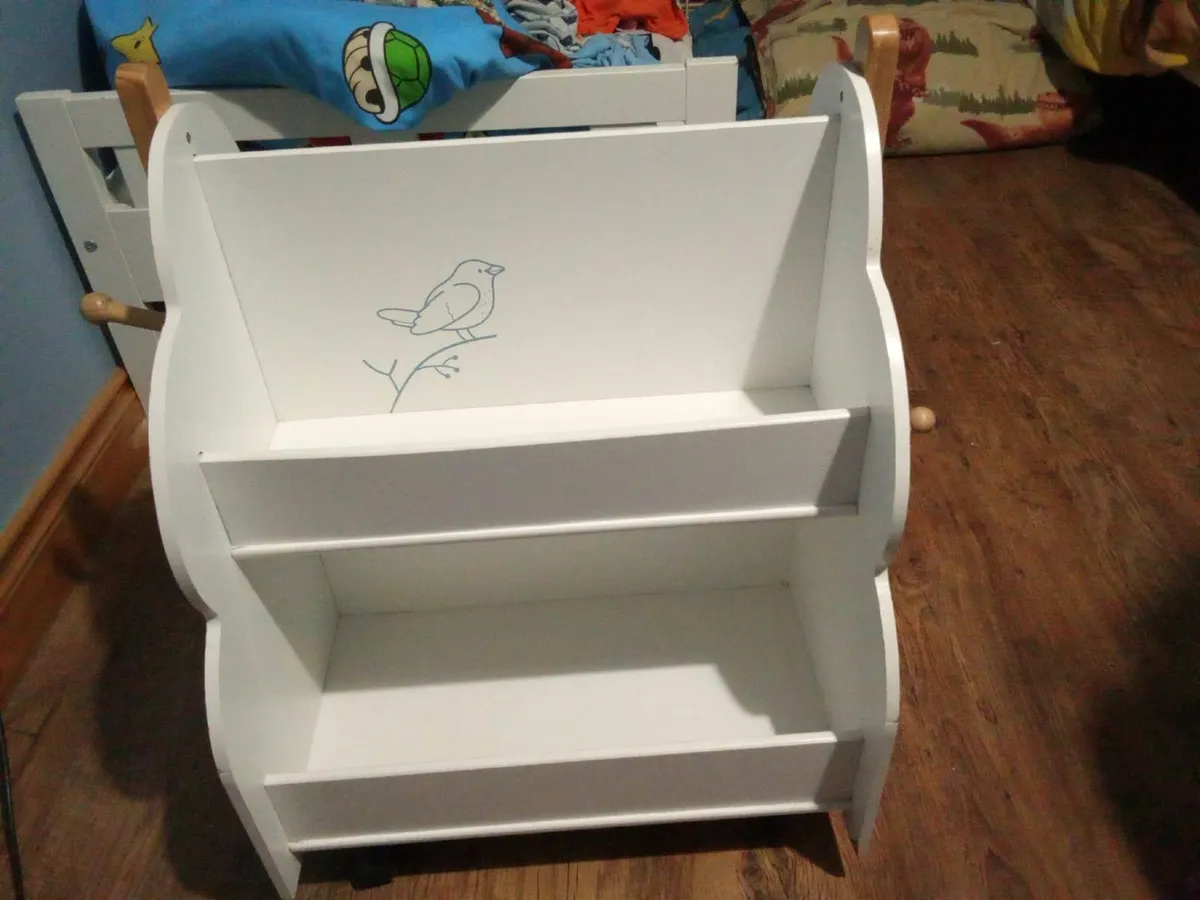 Kids' bookcase - Image 1