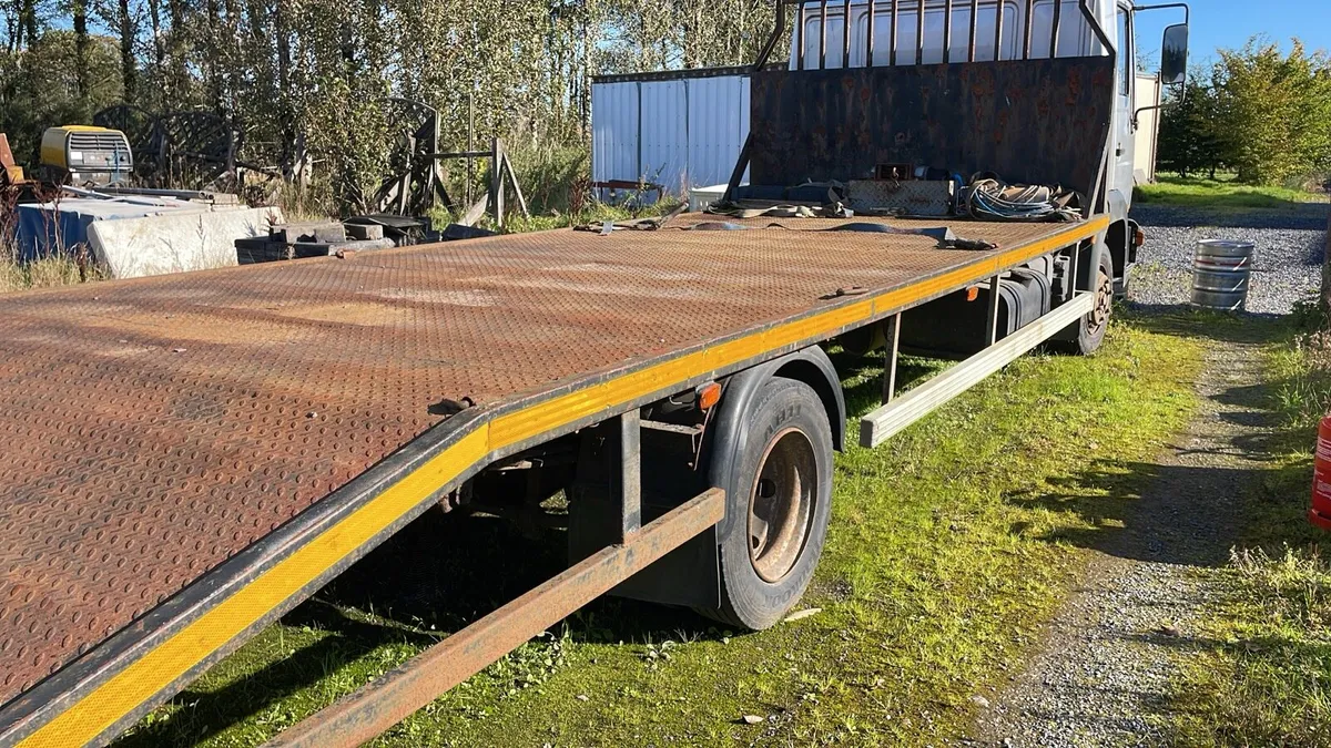 Man beaver tail truck - Image 3