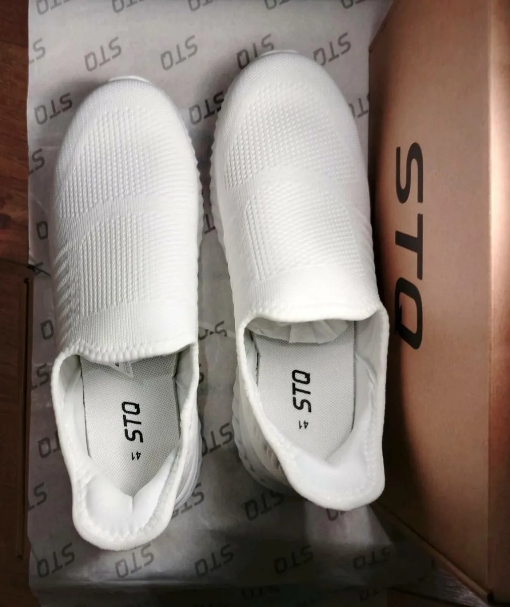 Ladies canvas runners - Image 1