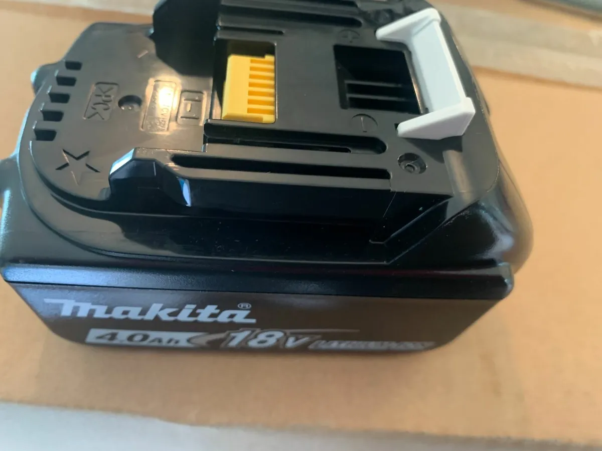 Makita Lithium Ion 18V Batteries - Image 2