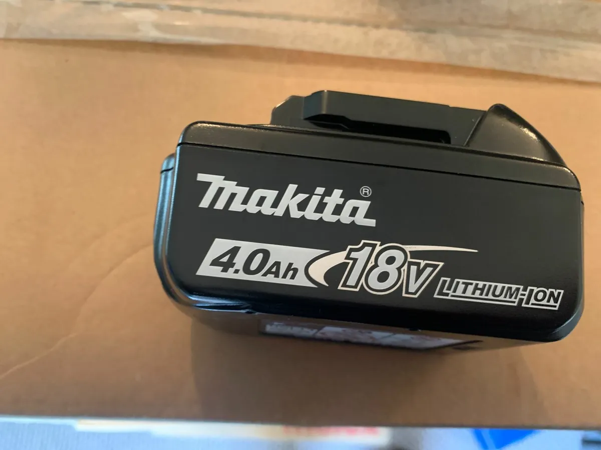 Makita Lithium Ion 18V Batteries - Image 4