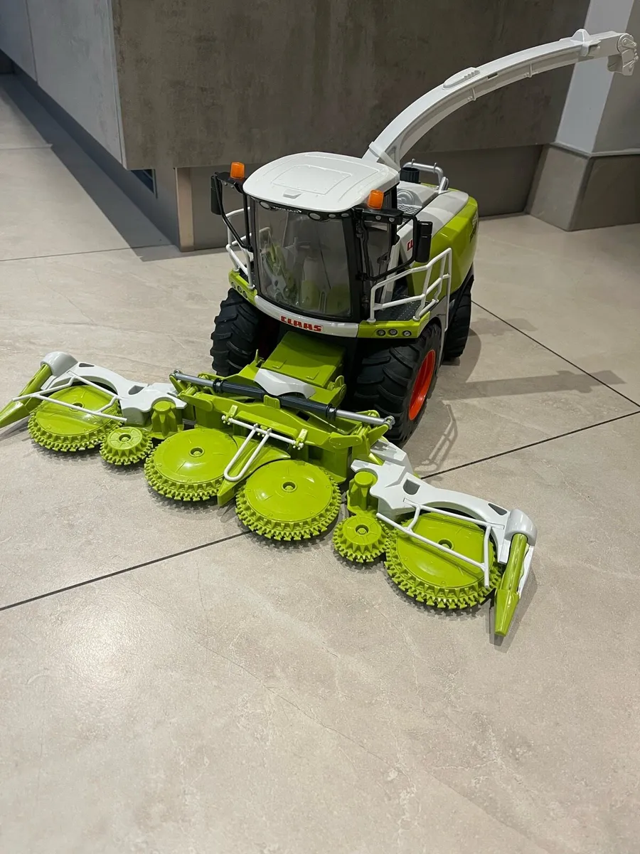 BARGAIN Bruder Jaguar Forage Harvestor - Image 1