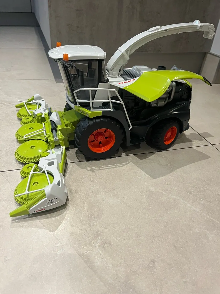 BARGAIN Bruder Jaguar Forage Harvestor - Image 2