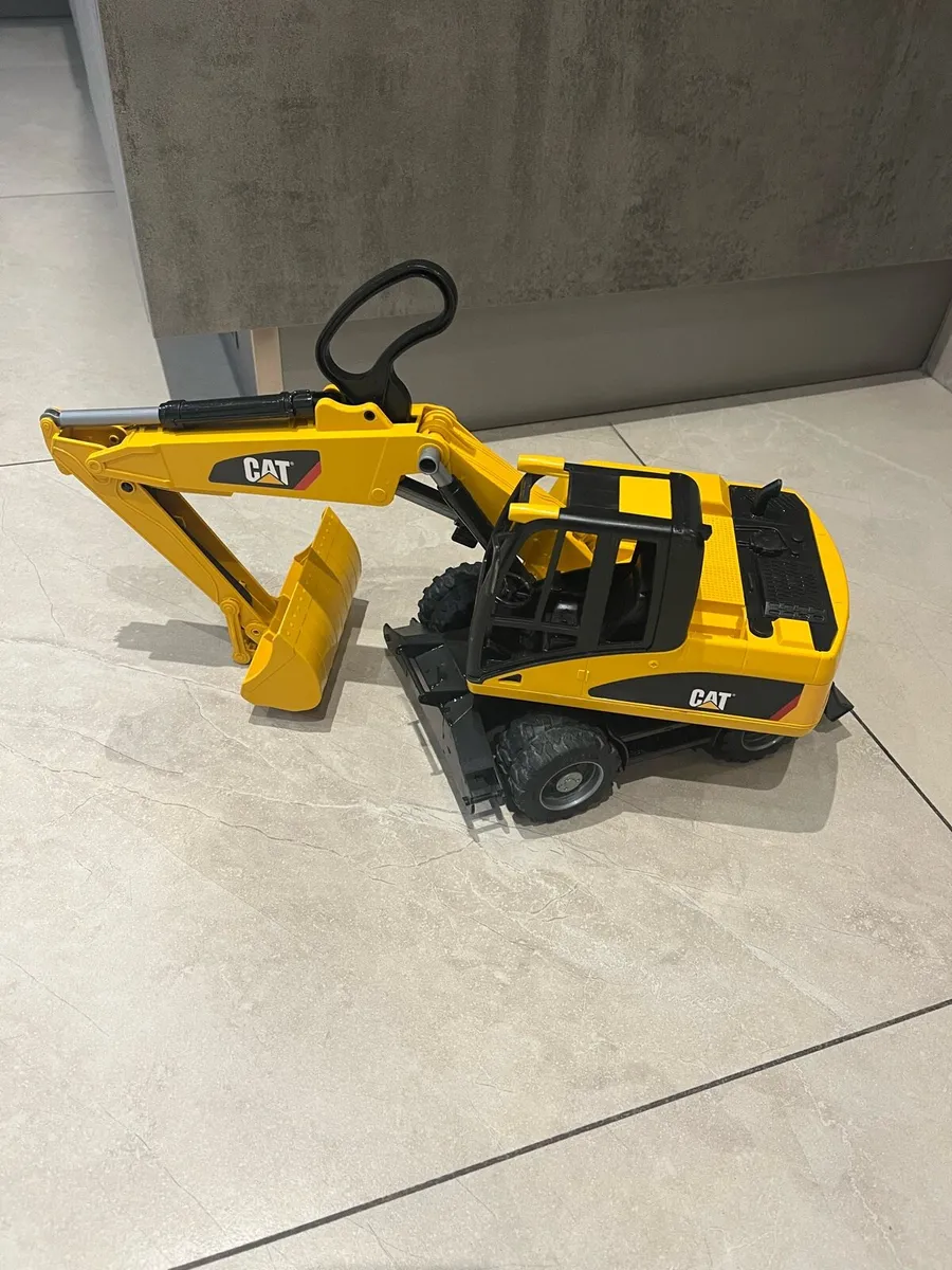 BARGAIN Bruder CAT Excavator - Image 3