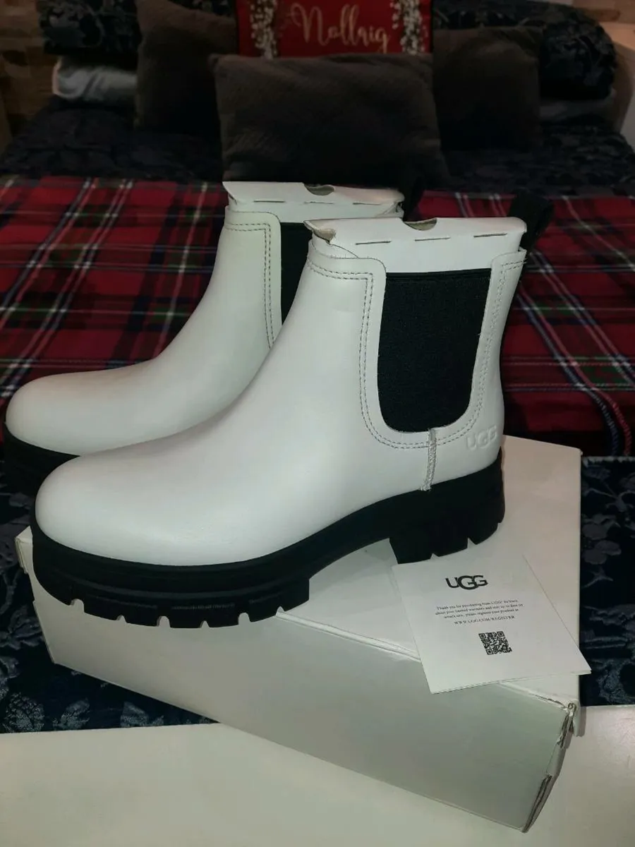UGG Ashton Chelsea Boots - Image 1