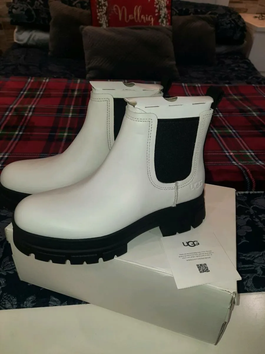 UGG Ashton Chelsea Boots - Image 2