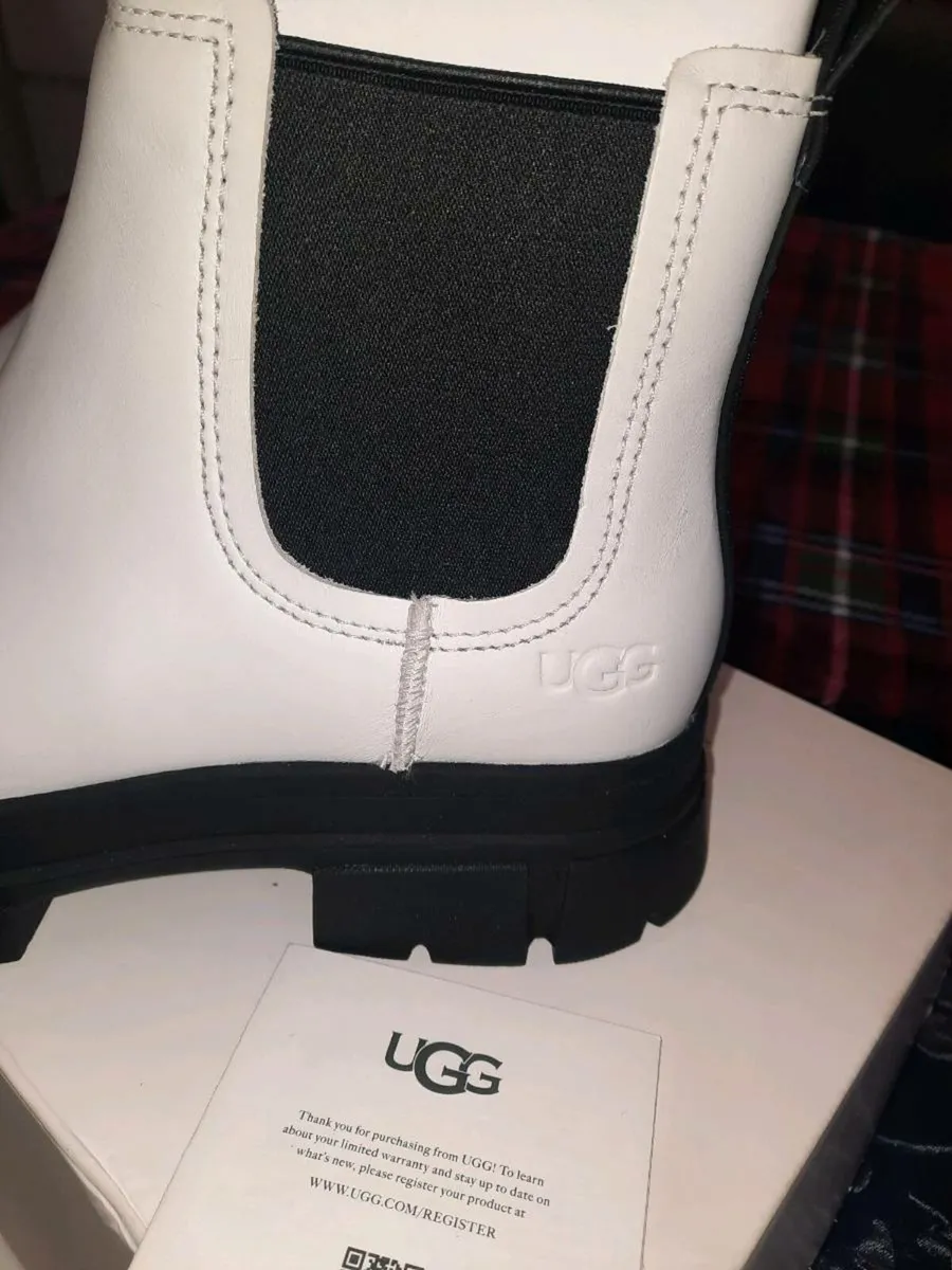 UGG Ashton Chelsea Boots - Image 3