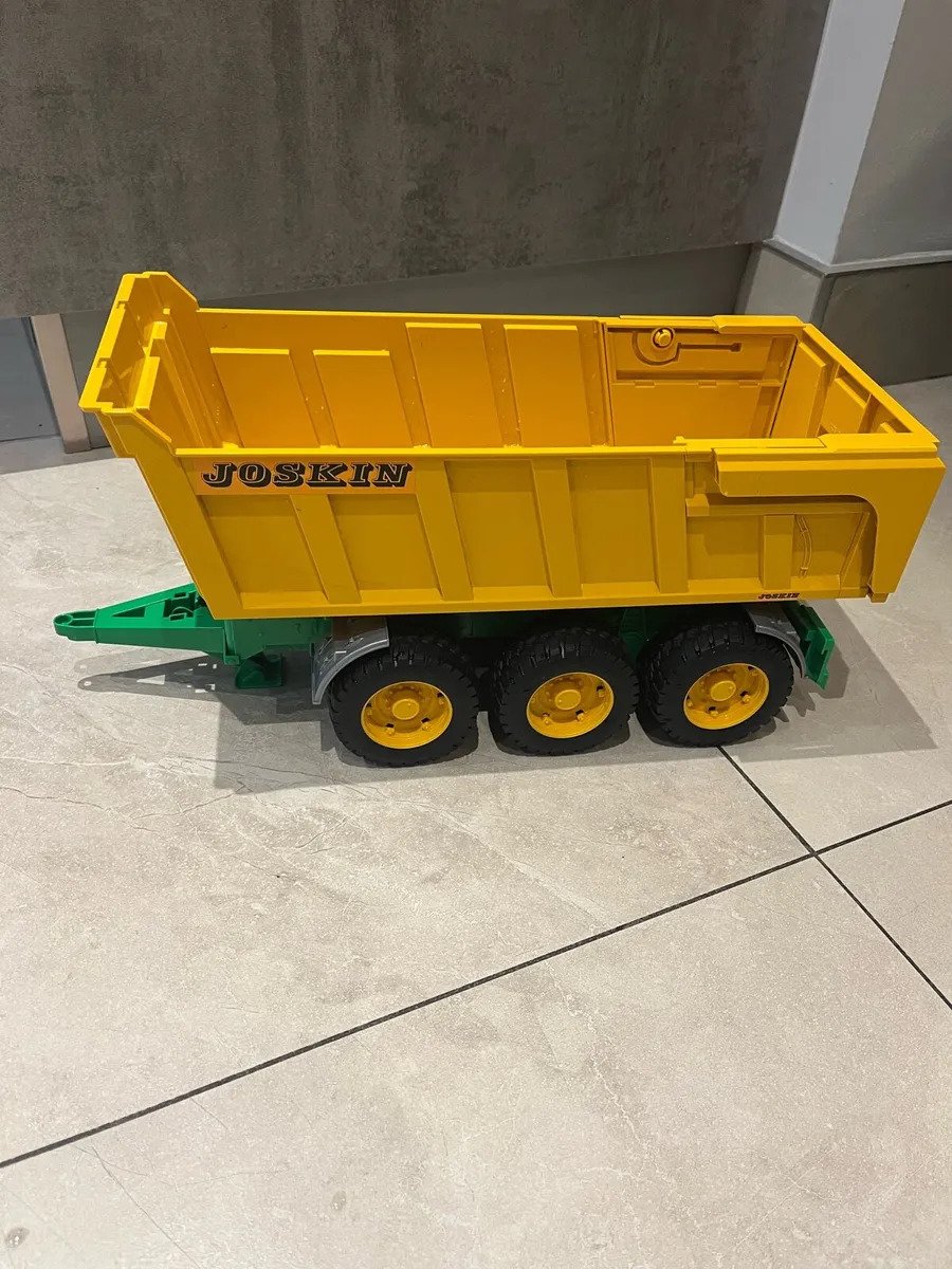 BARGAIN Bruder Tipping Trailer - Image 1