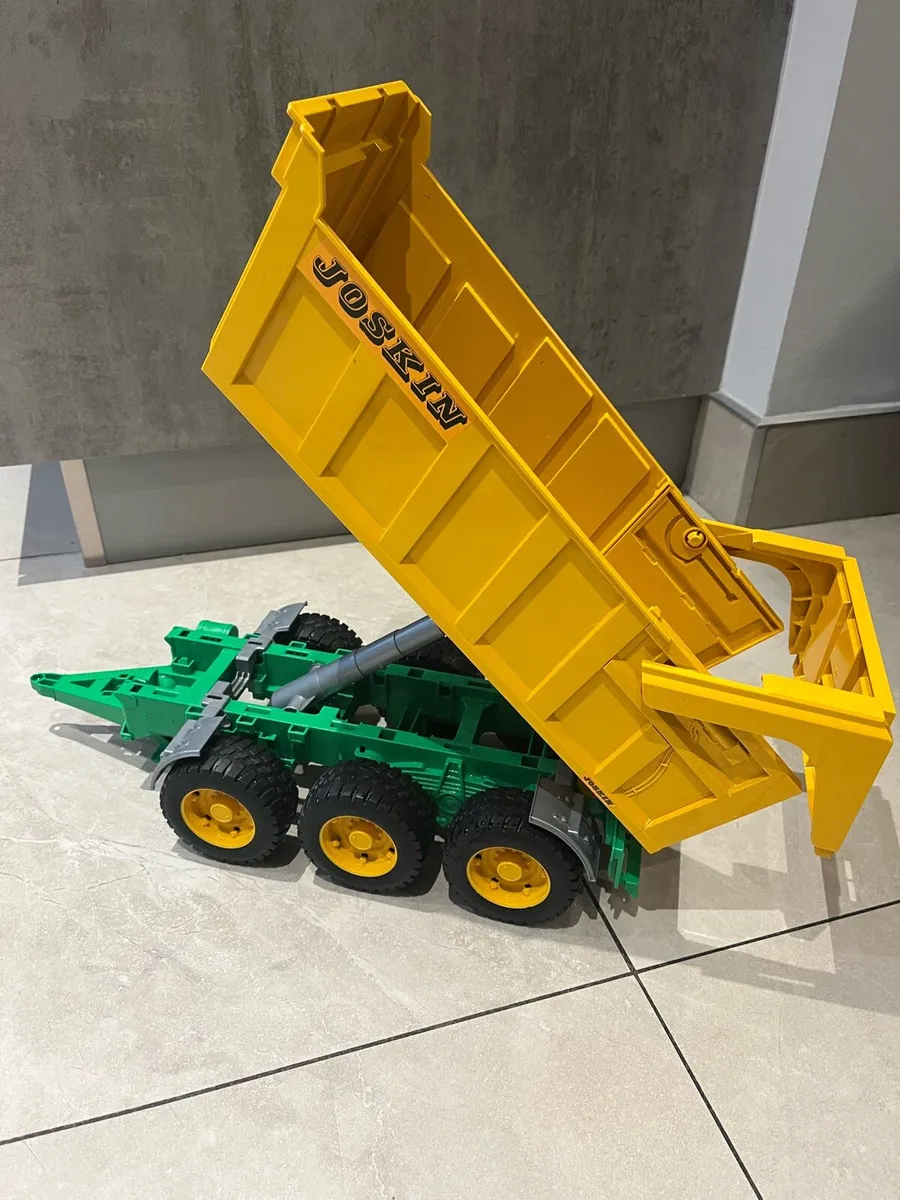 BARGAIN Bruder Tipping Trailer - Image 2