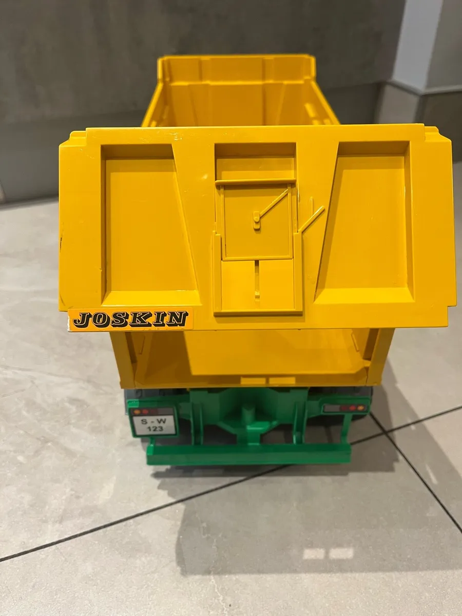 BARGAIN Bruder Tipping Trailer - Image 4