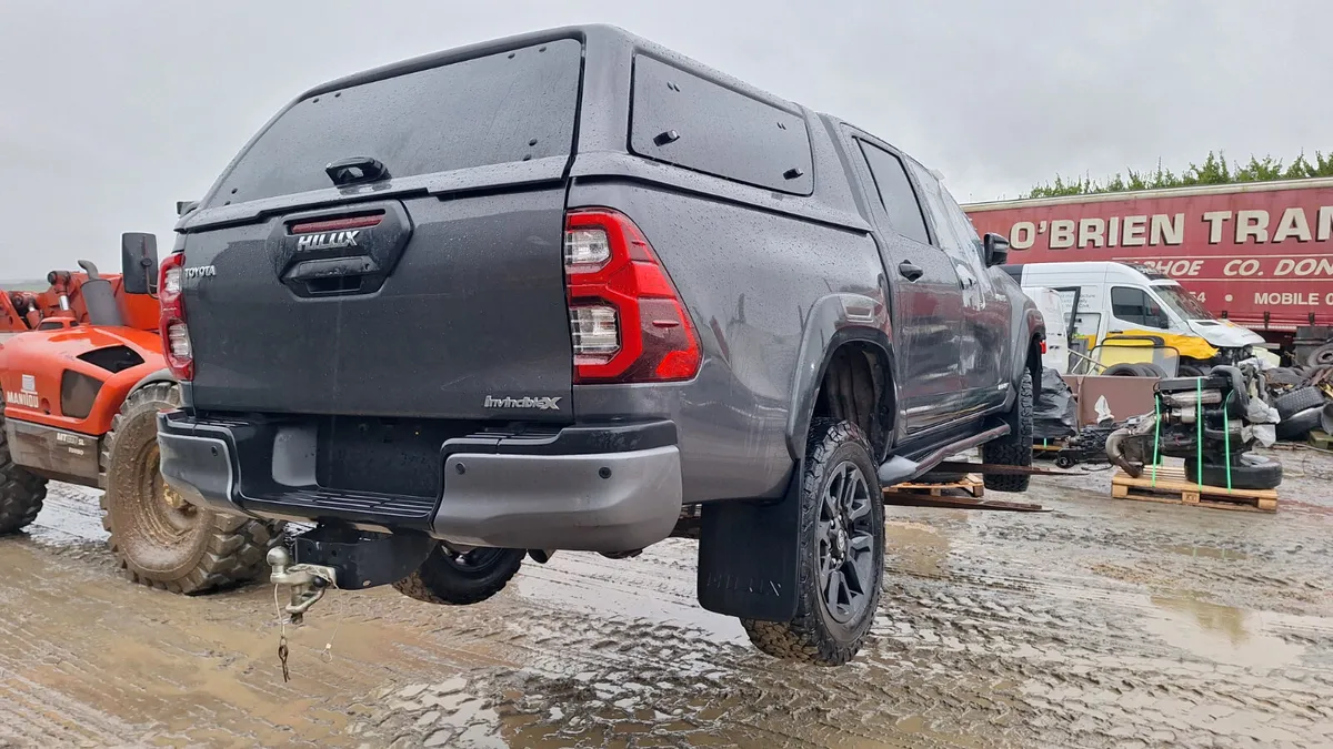 2024 Toyota Hilux Invincible X For Dismantling - Image 3