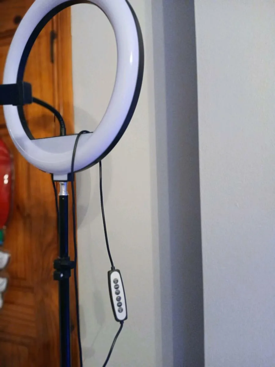 Ring light with stand - Image 3