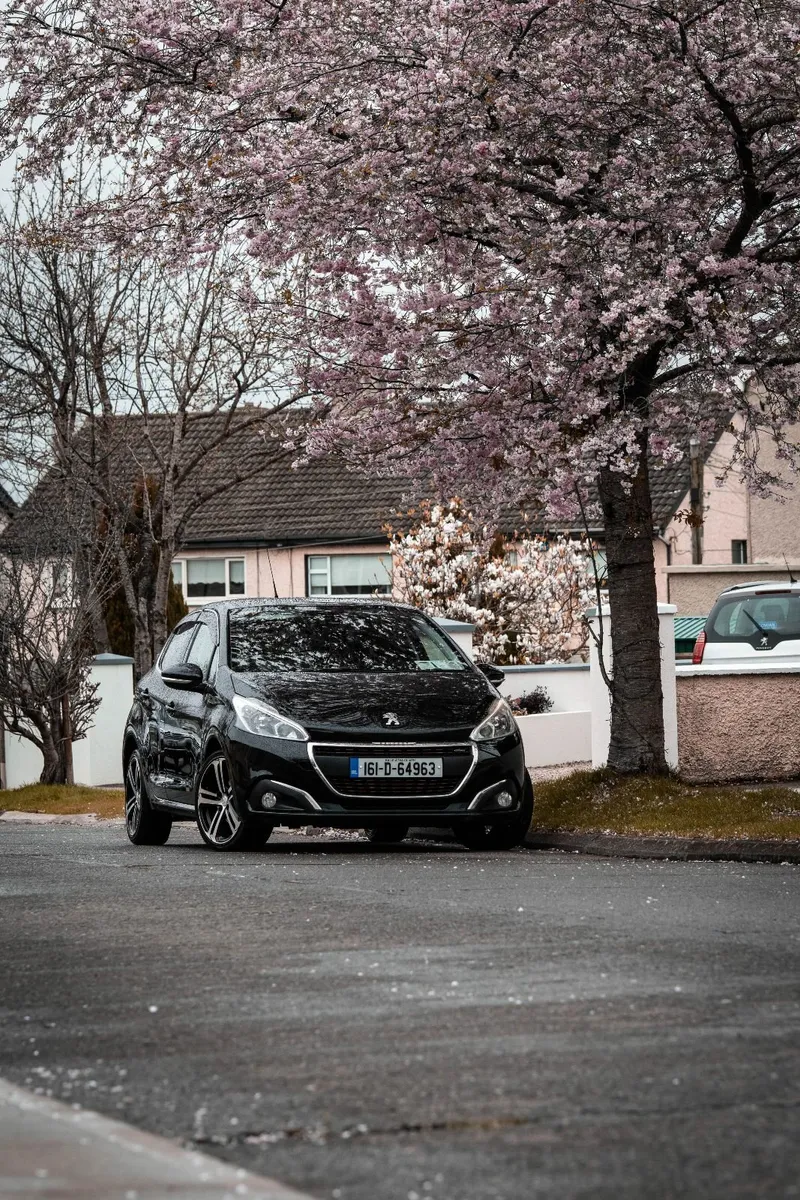 Peugeot 208 2016 - Image 1