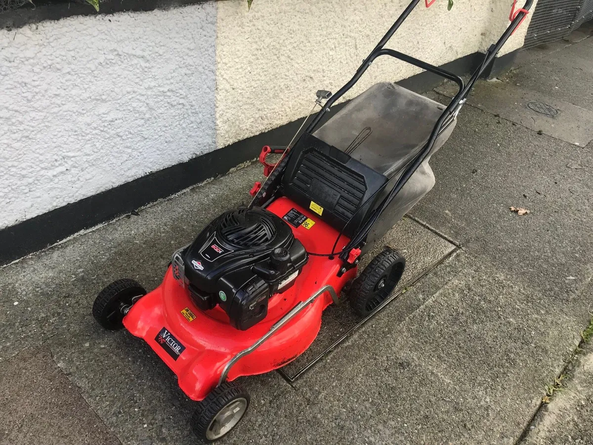 Briggs and stration Self drive lawnmower - Image 1