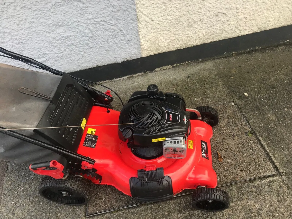 Briggs and stration Self drive lawnmower - Image 3