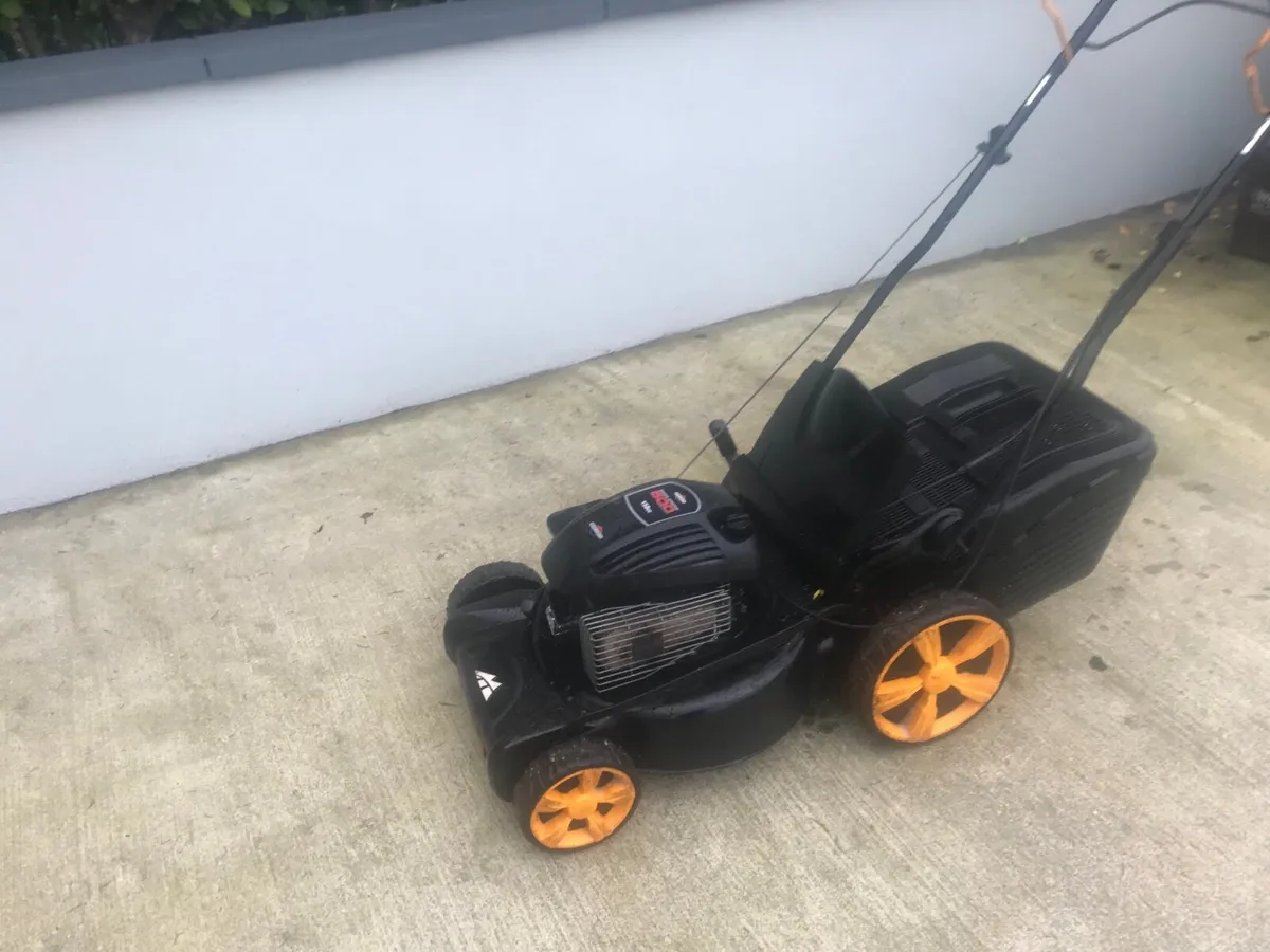 Briggs and stration Self drive lawnmower - Image 3