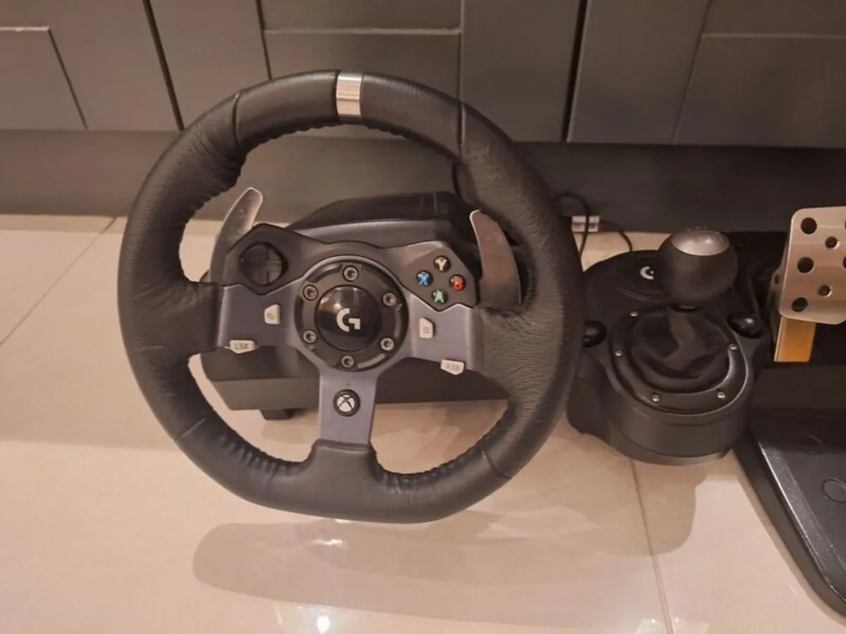 Logitech G920 Racing  wheel with Pedals and Shifter - Image 2