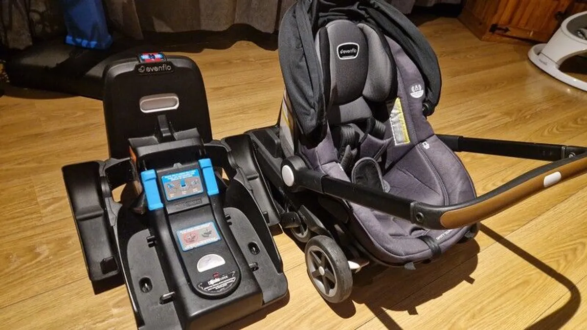 Evenflo 3in1 Stroller - Image 1