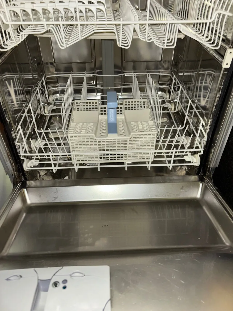 Whirlpool Integrated Dishwasher - Image 2