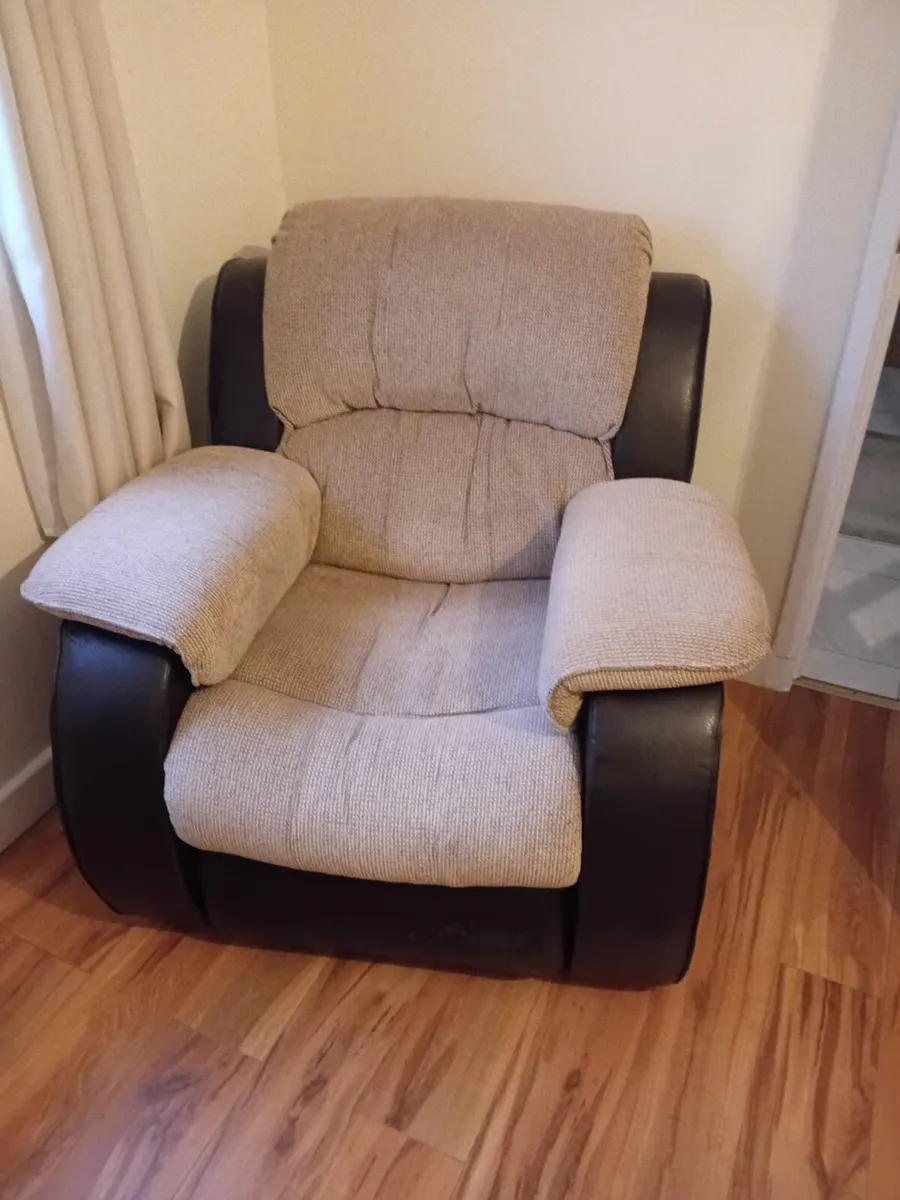 3 piece suite of reclining furniture - Image 1