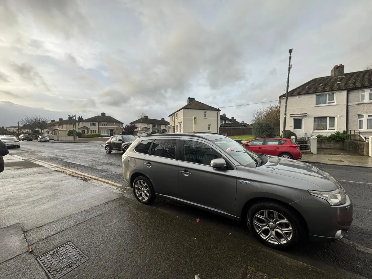 Mistubishi outlander 2014 nct 07/2026 c descriptio - Image 3