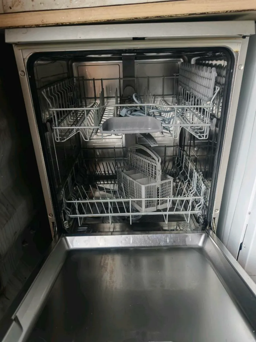 Bosch series 4 dishwasher - Image 2