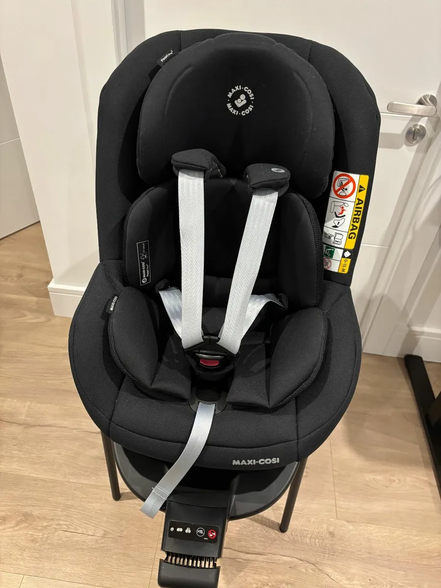 Maxi-Cosi Pearl Pro2 i-Size (NEW) + ISOFIX Base - Image 1
