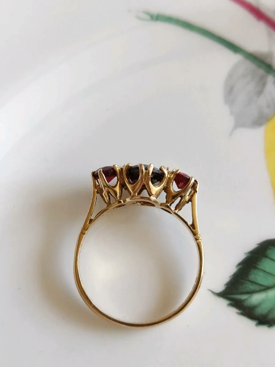Vintage 9 CT Gold Garnet ring from 1958 - Image 3